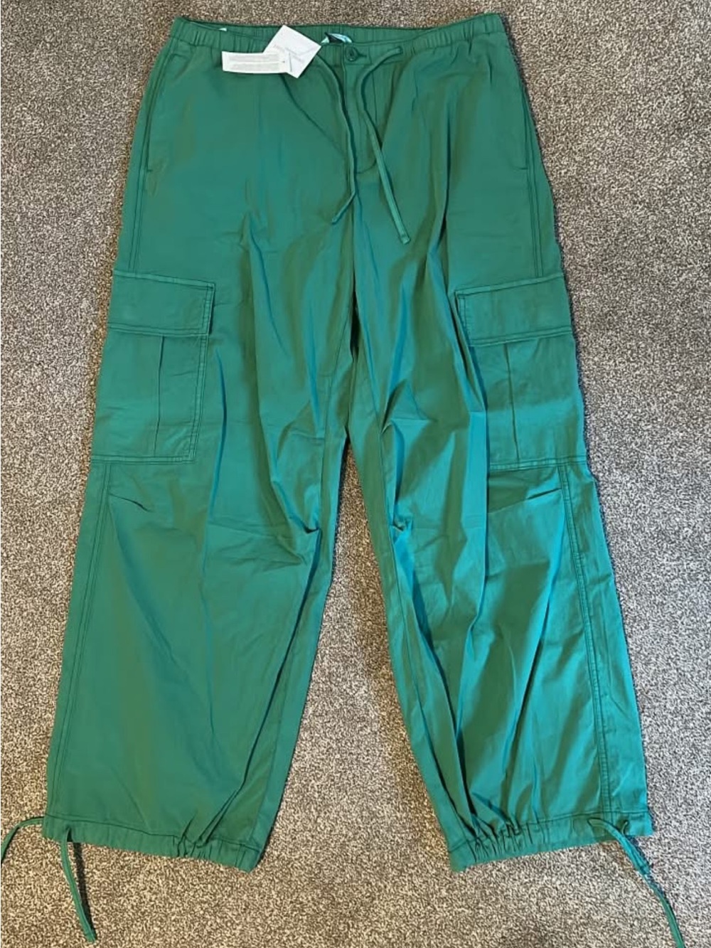 AE Low-Rise Baggy Cargo Parachute Pant - Green - Picture 2 of 6